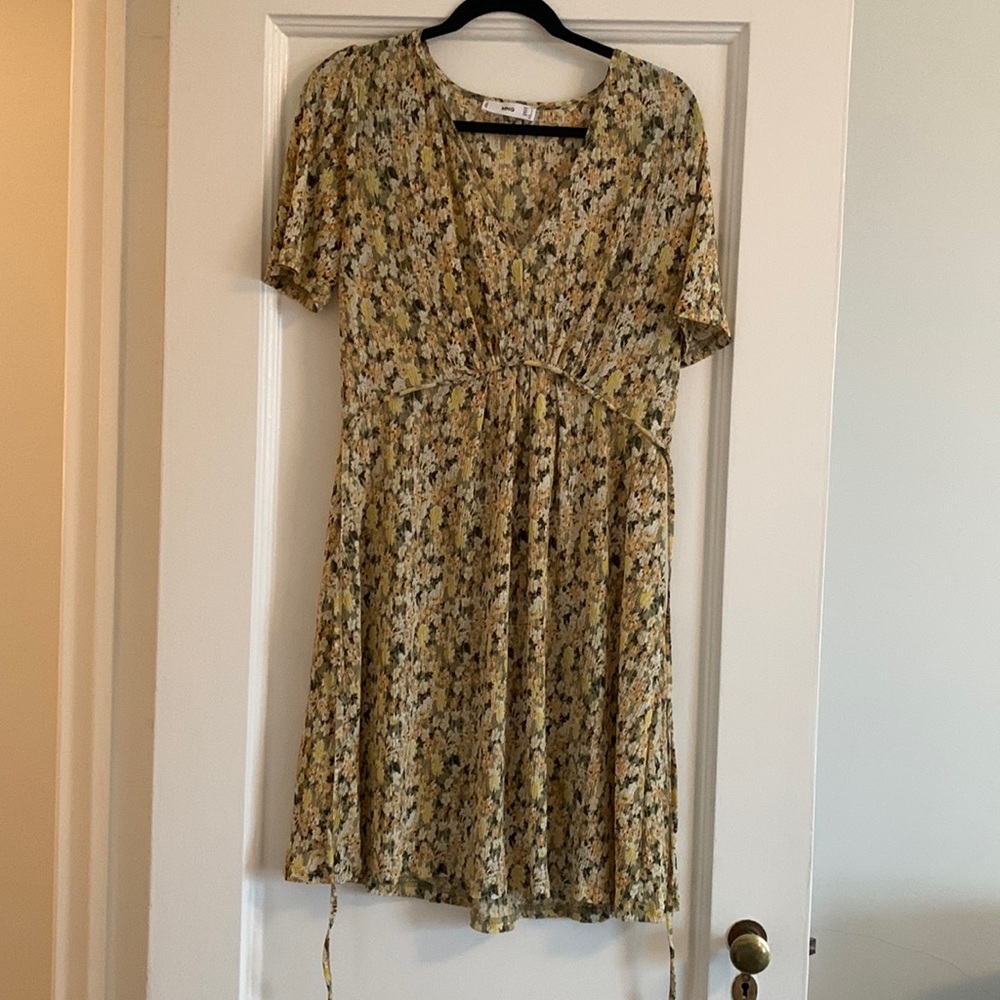 Mango dress size 8. Yellow, orange and green neutral floral